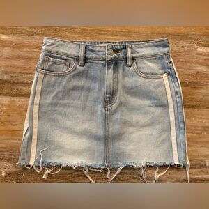 PacSun Denim Mini Skirt Y2K Side Varsity Stripes Light Wash Frayed Hem 24 Waist‎